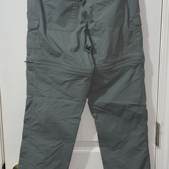 The North Face Women's Hiking Cargo Convertible Gray Nylon Zip Off Pants Sz 0 - Picture 6 of 10